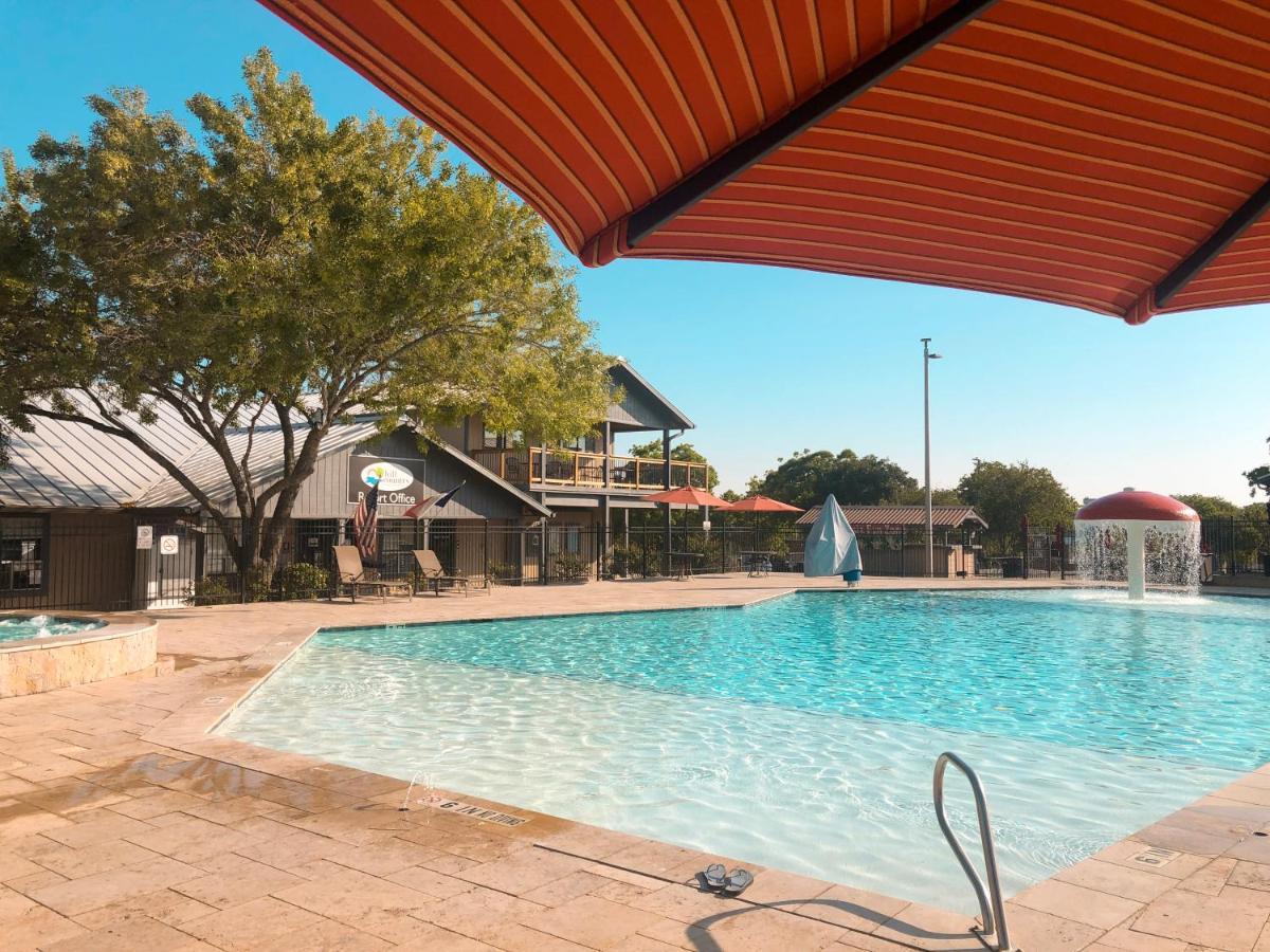 Sun Retreats Texas Hill Country Hotel New Braunfels Exterior photo