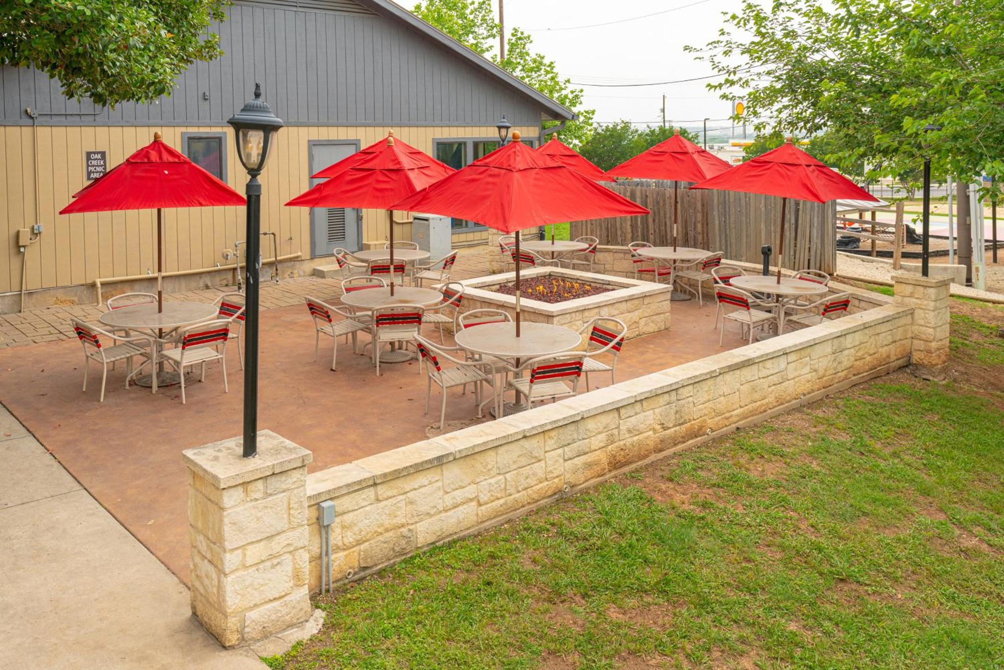 Sun Retreats Texas Hill Country Hotel New Braunfels Exterior photo