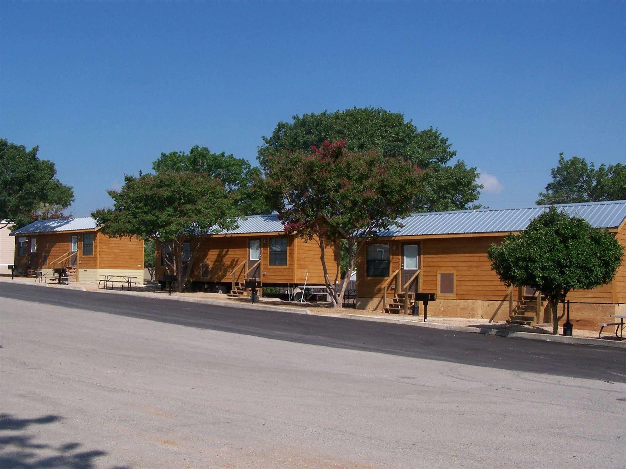 Sun Retreats Texas Hill Country Hotel New Braunfels Exterior photo
