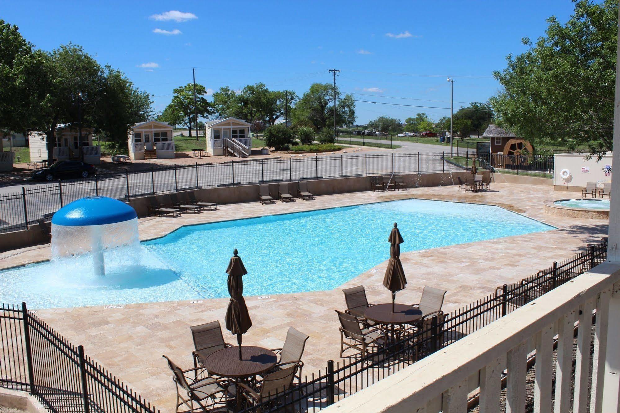 Sun Retreats Texas Hill Country Hotel New Braunfels Exterior photo
